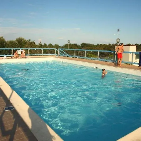 Apartment With Rooftop Pool *